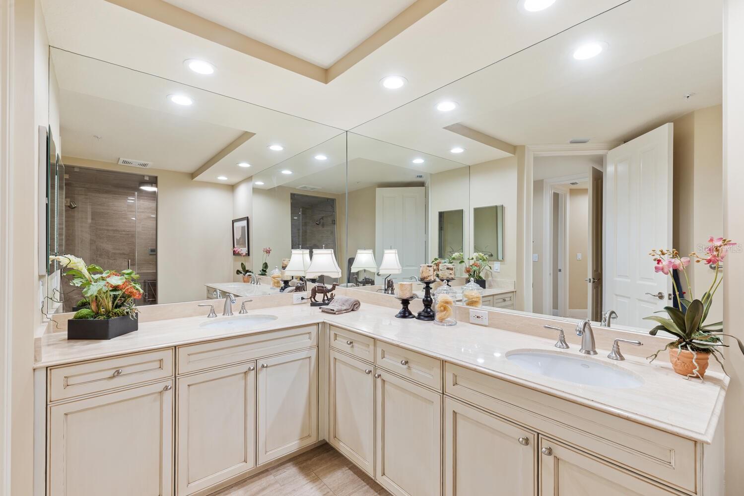 THE TOWER RESIDENCES - Residential