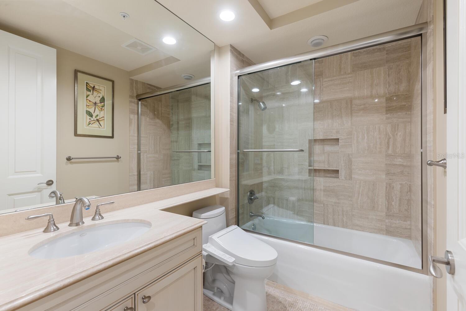 THE TOWER RESIDENCES - Residential