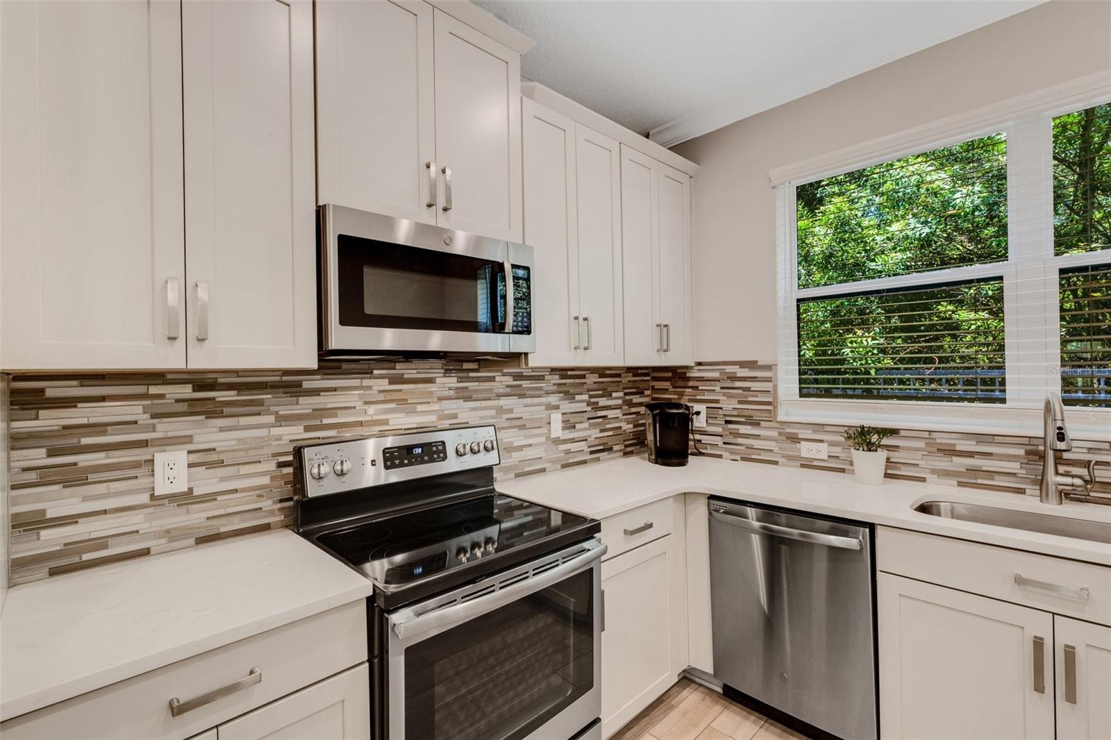 CREEKWOOD TWNHMS - Residential Lease