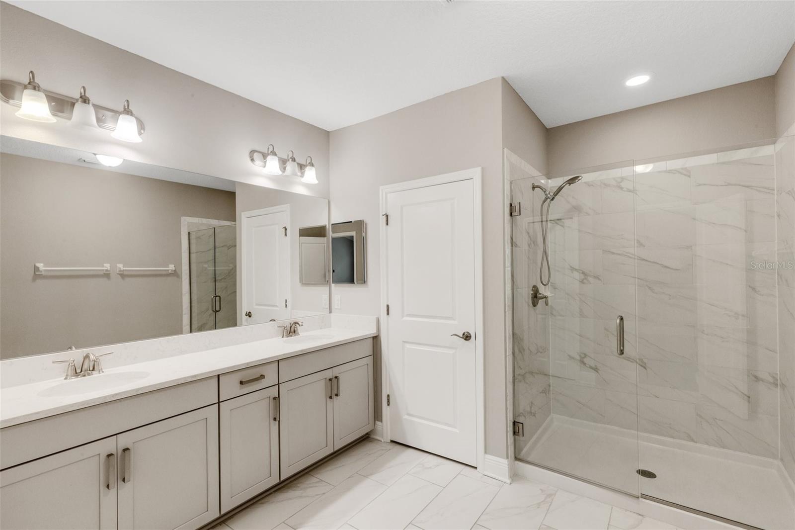 CREEKWOOD TWNHMS - Residential Lease