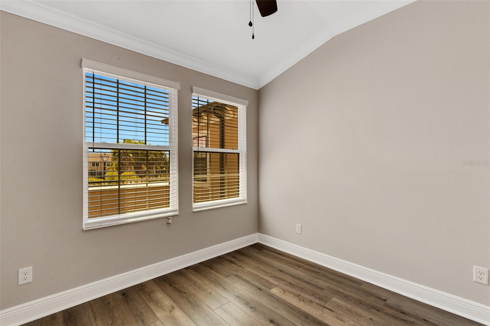 CREEKWOOD TWNHMS - Residential Lease