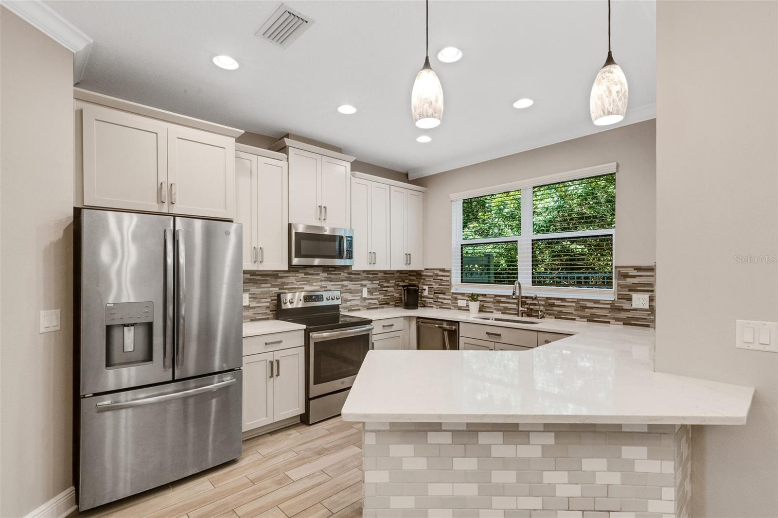 CREEKWOOD TWNHMS - Residential Lease