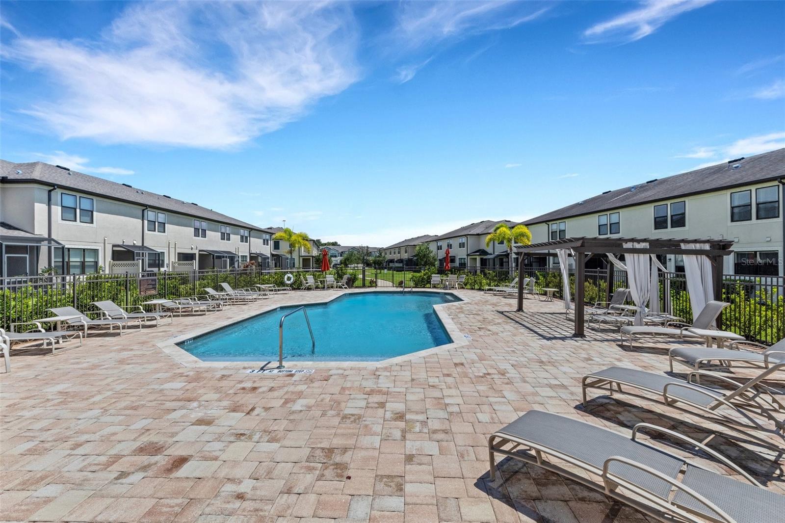 CREEKWOOD TWNHMS - Residential Lease