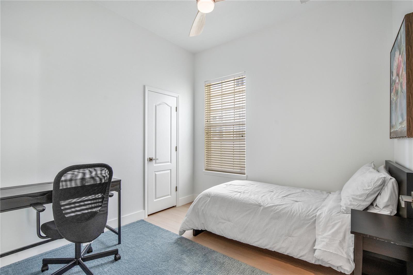 BALDWIN PARKA - Residential Lease