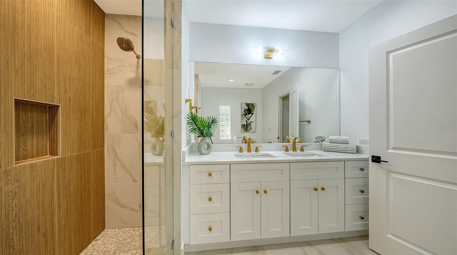 BENEVA OAKS - Residential