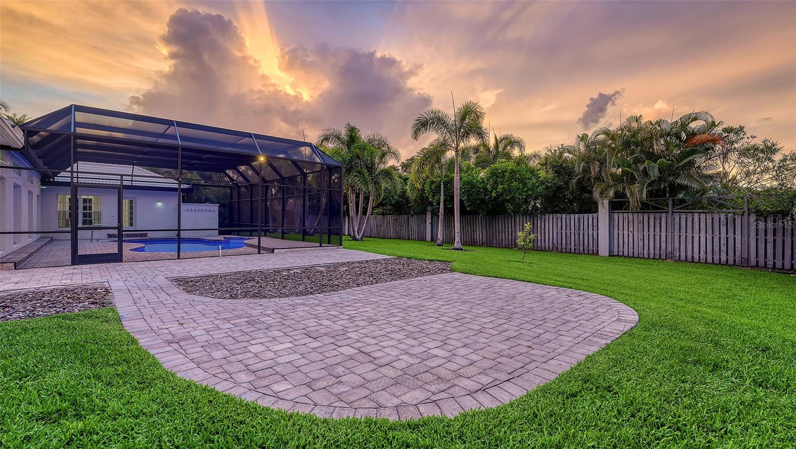 BENEVA OAKS - Residential