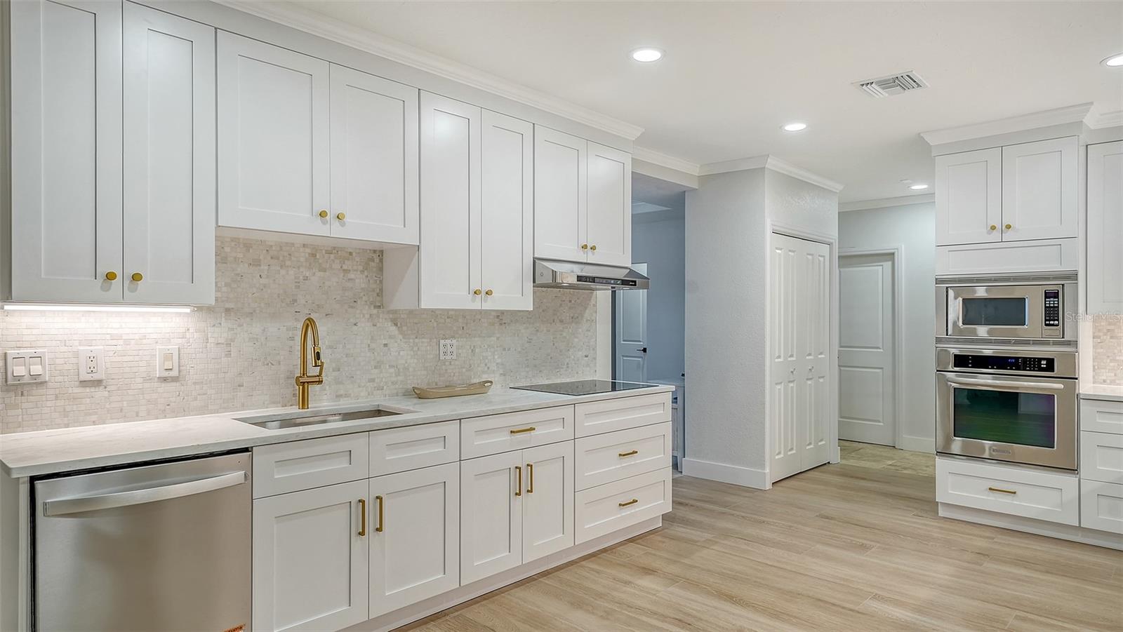 BENEVA OAKS - Residential