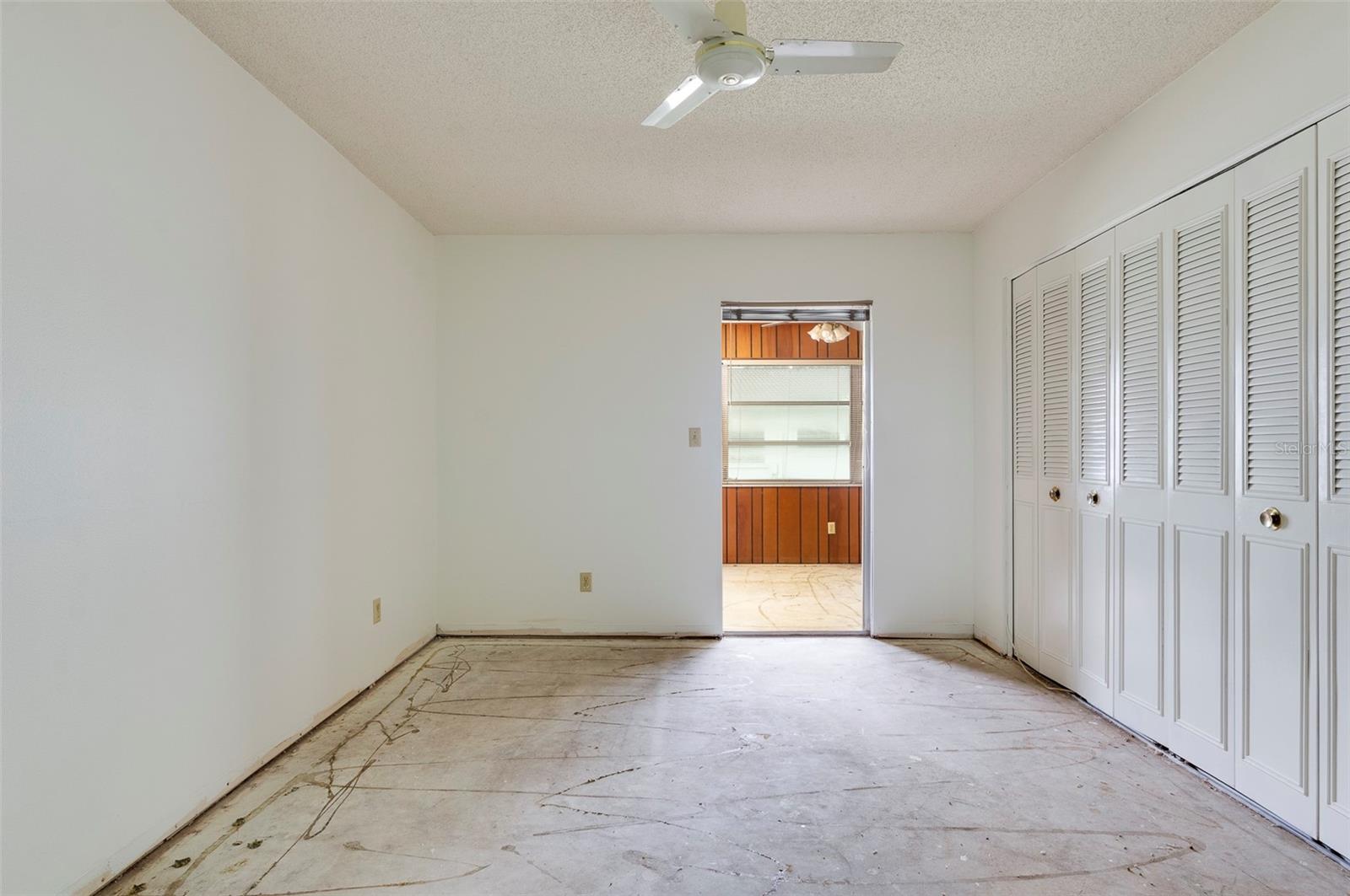 TWIN OAKS APTS - Residential