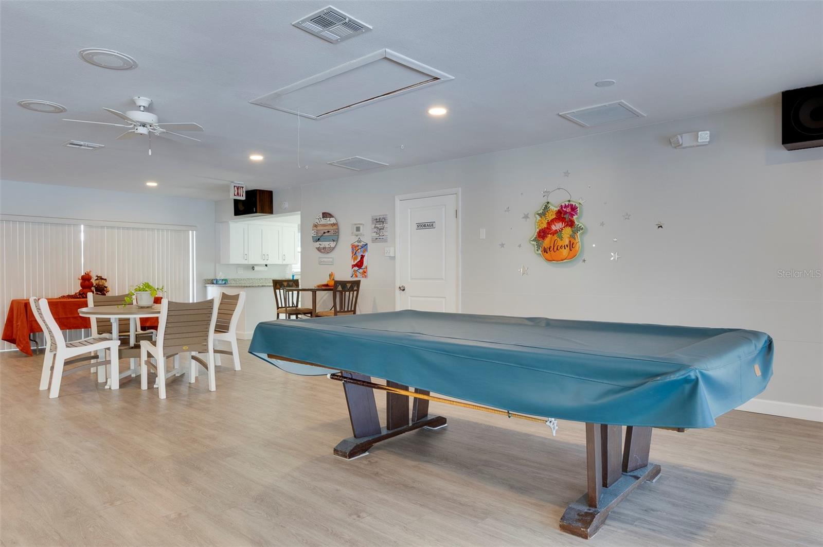 TWIN OAKS APTS - Residential