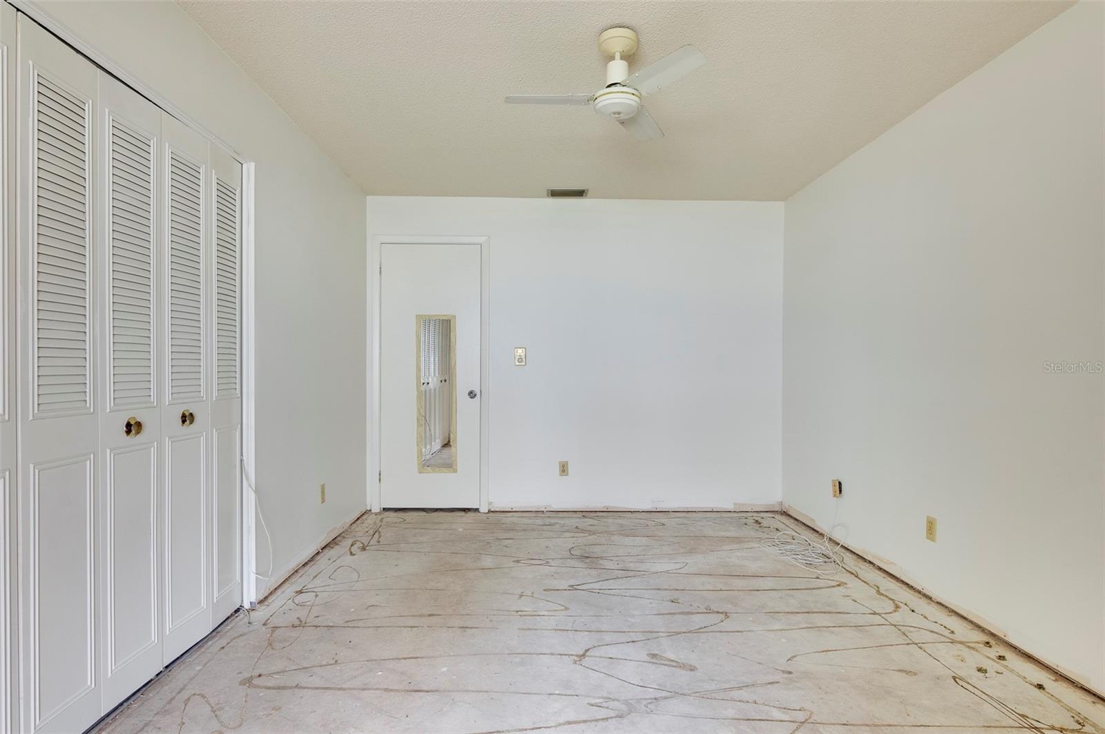 TWIN OAKS APTS - Residential