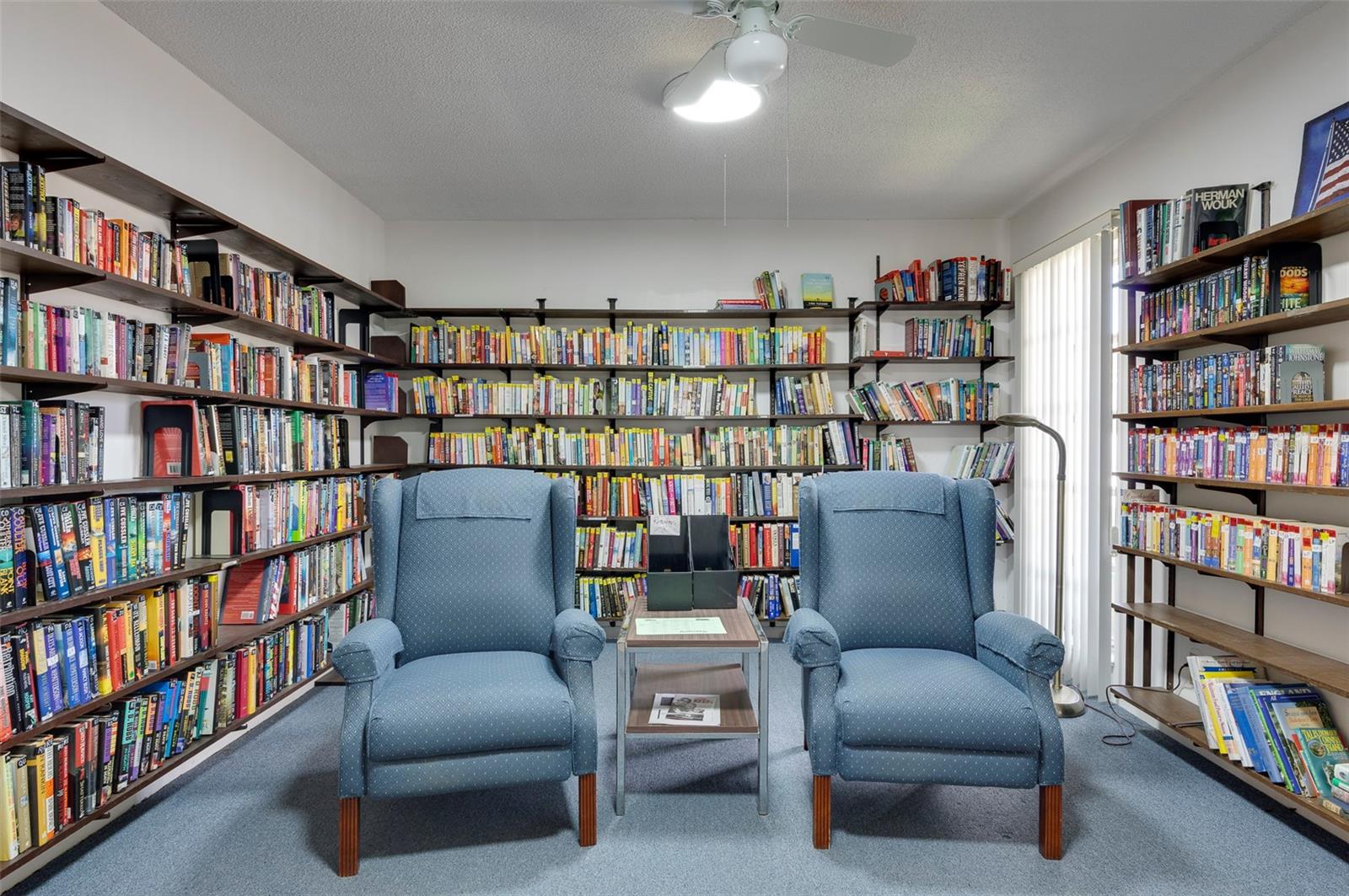 TWIN OAKS APTS - Residential