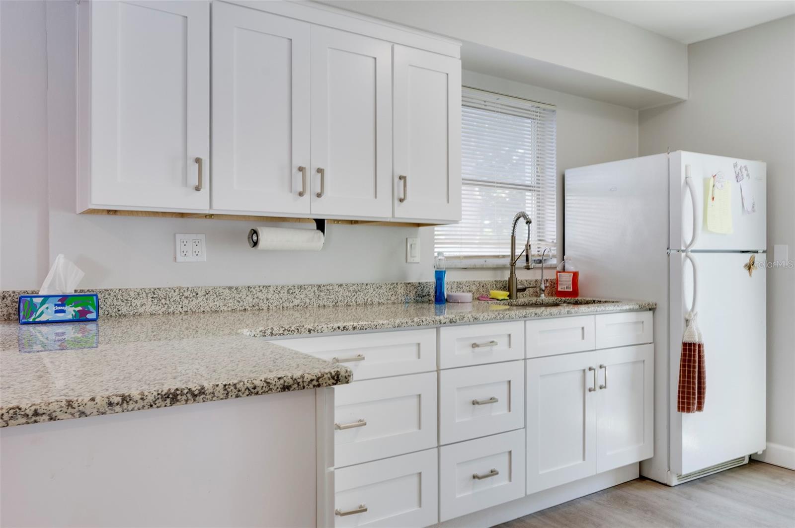 TWIN OAKS APTS - Residential