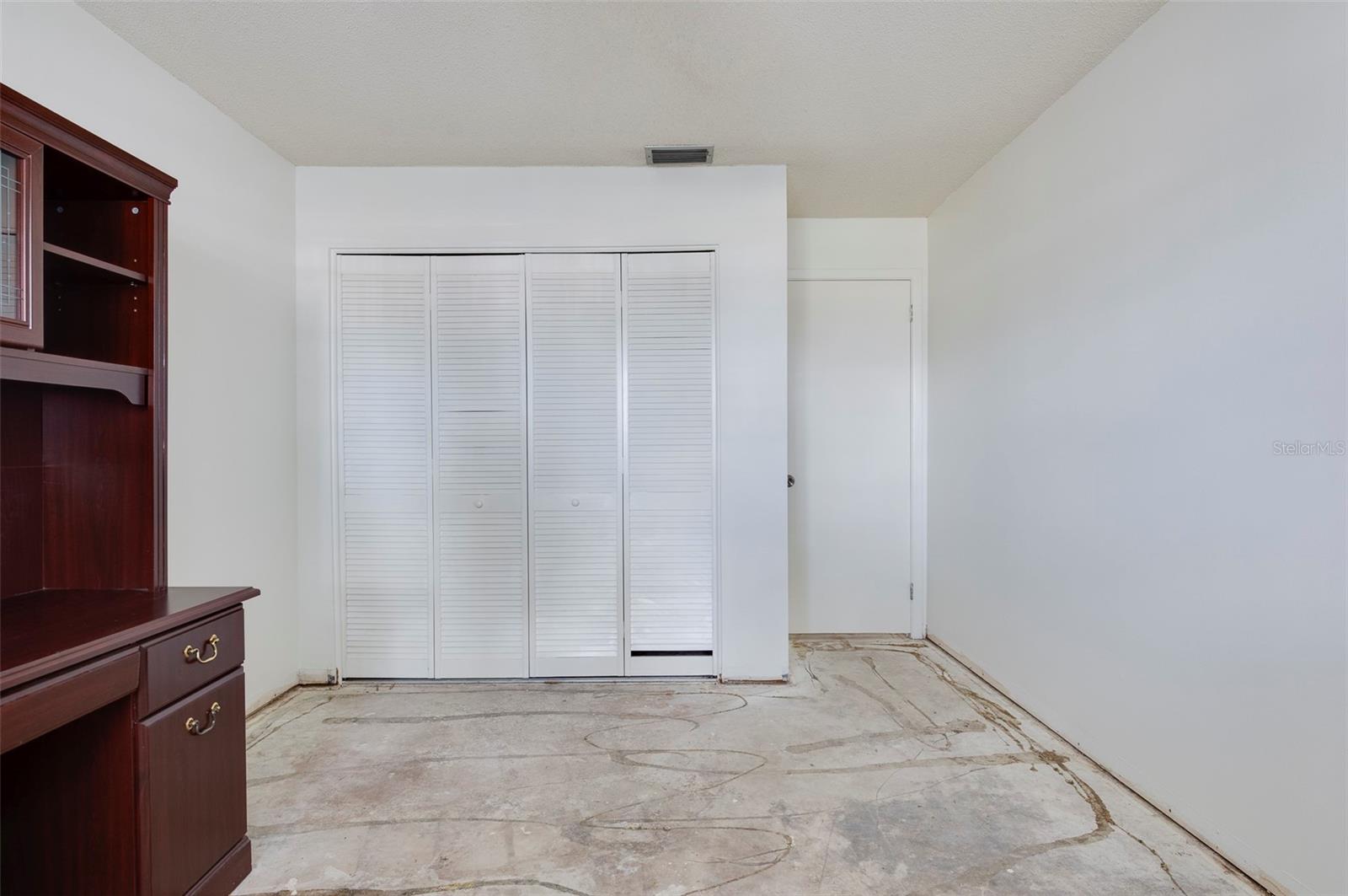 TWIN OAKS APTS - Residential