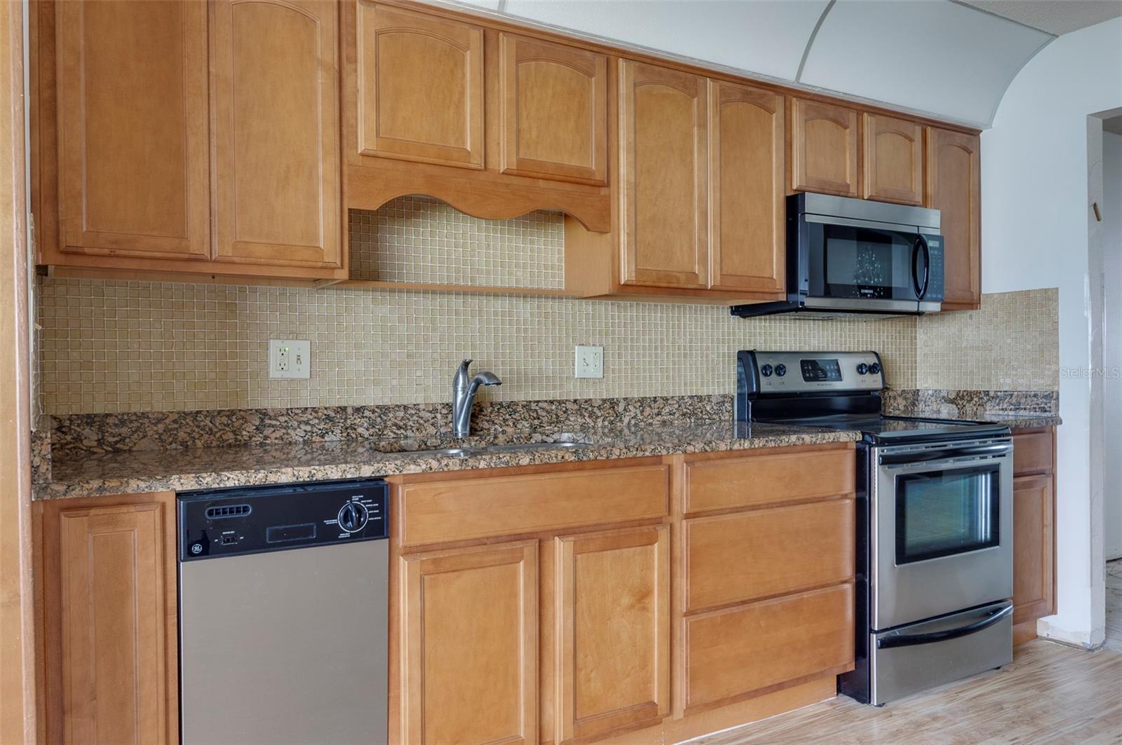 TWIN OAKS APTS - Residential