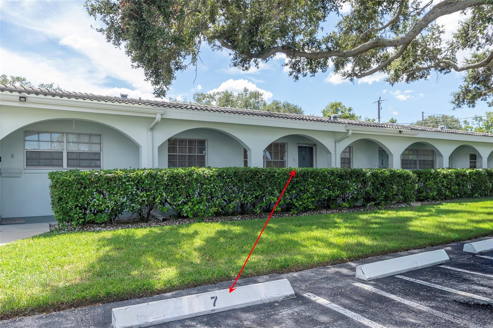 TWIN OAKS APTS - Residential