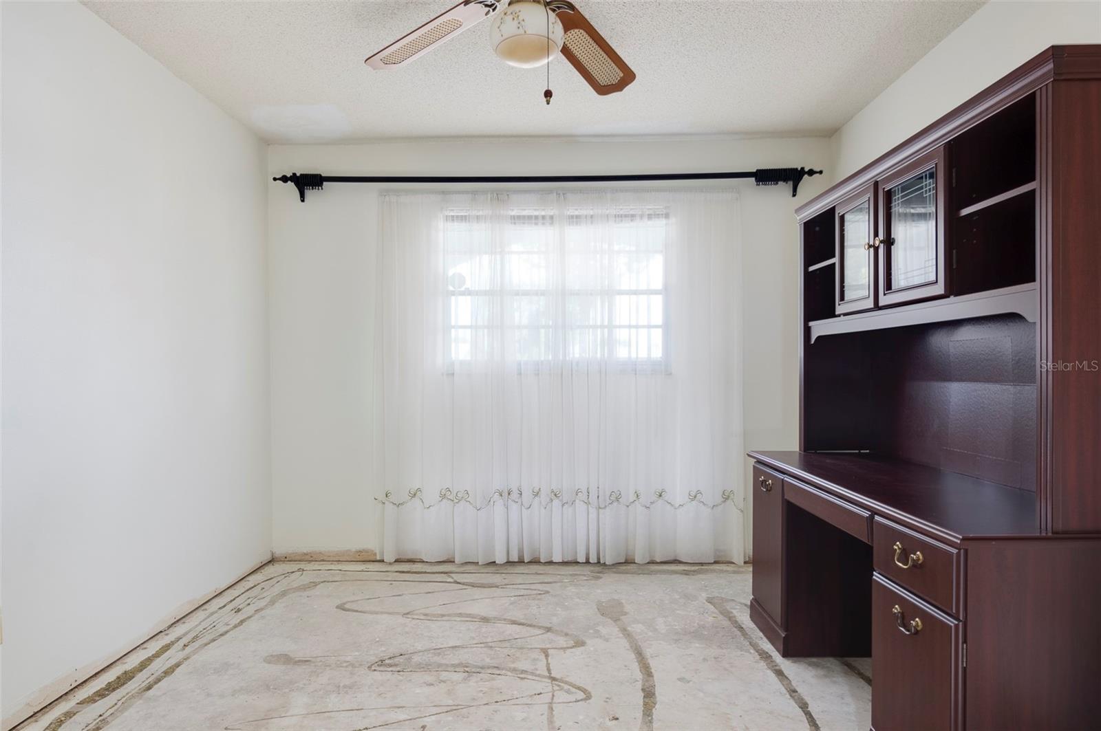 TWIN OAKS APTS - Residential