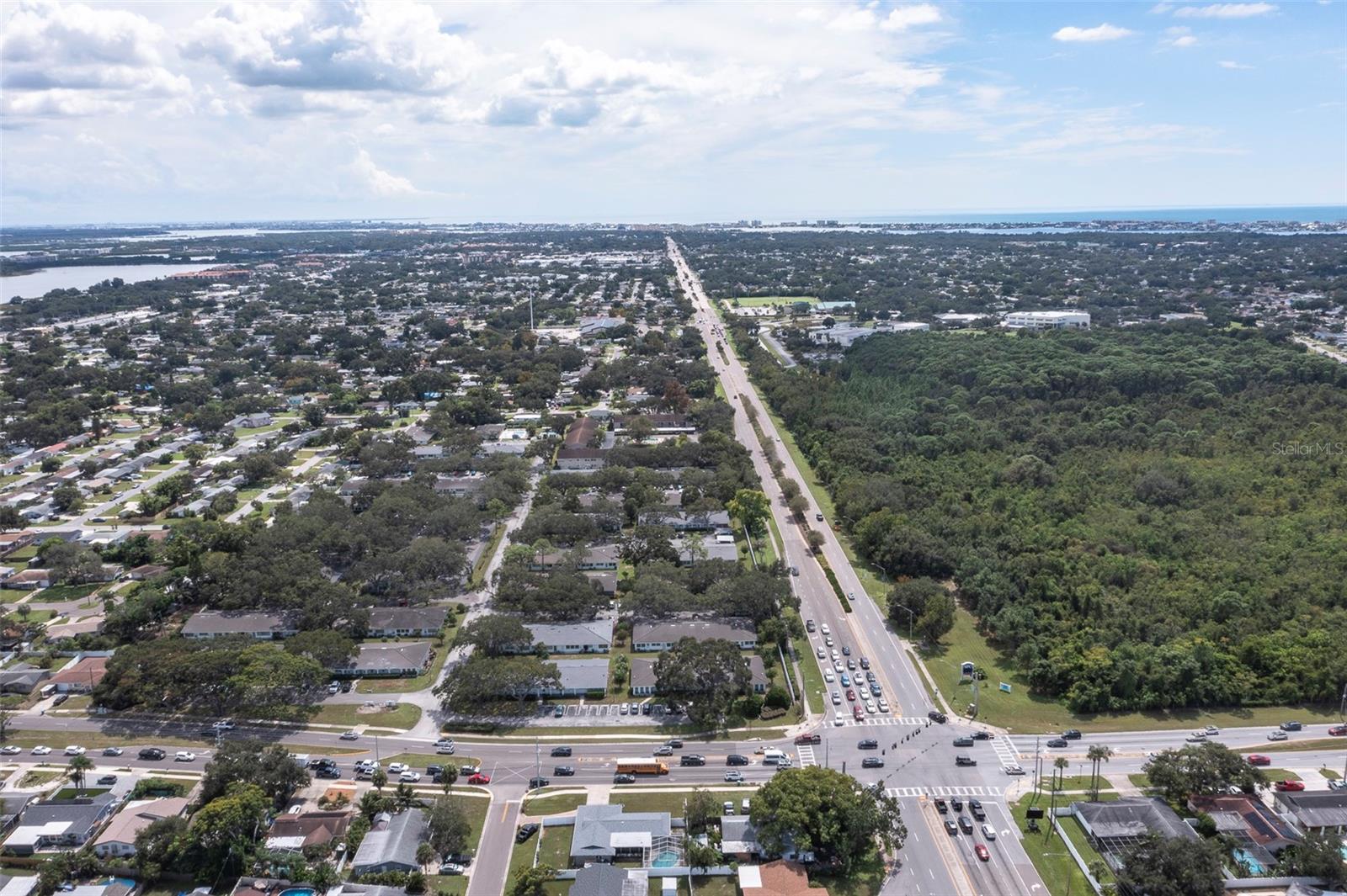 TWIN OAKS APTS - Residential