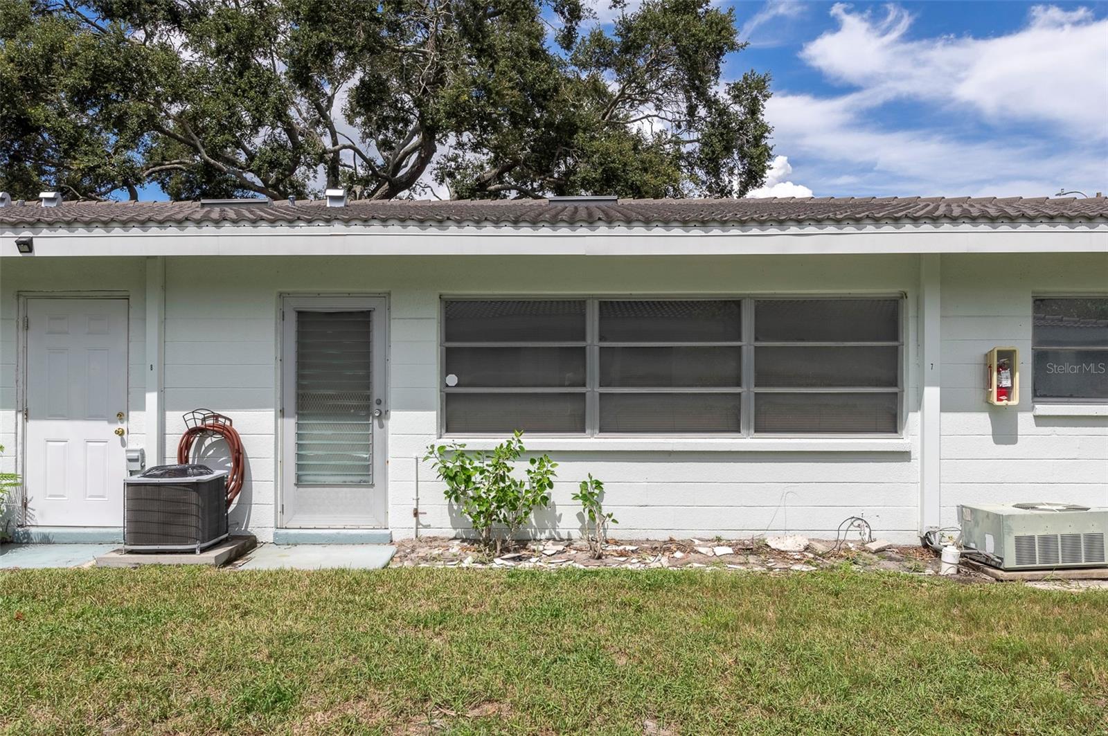 TWIN OAKS APTS - Residential