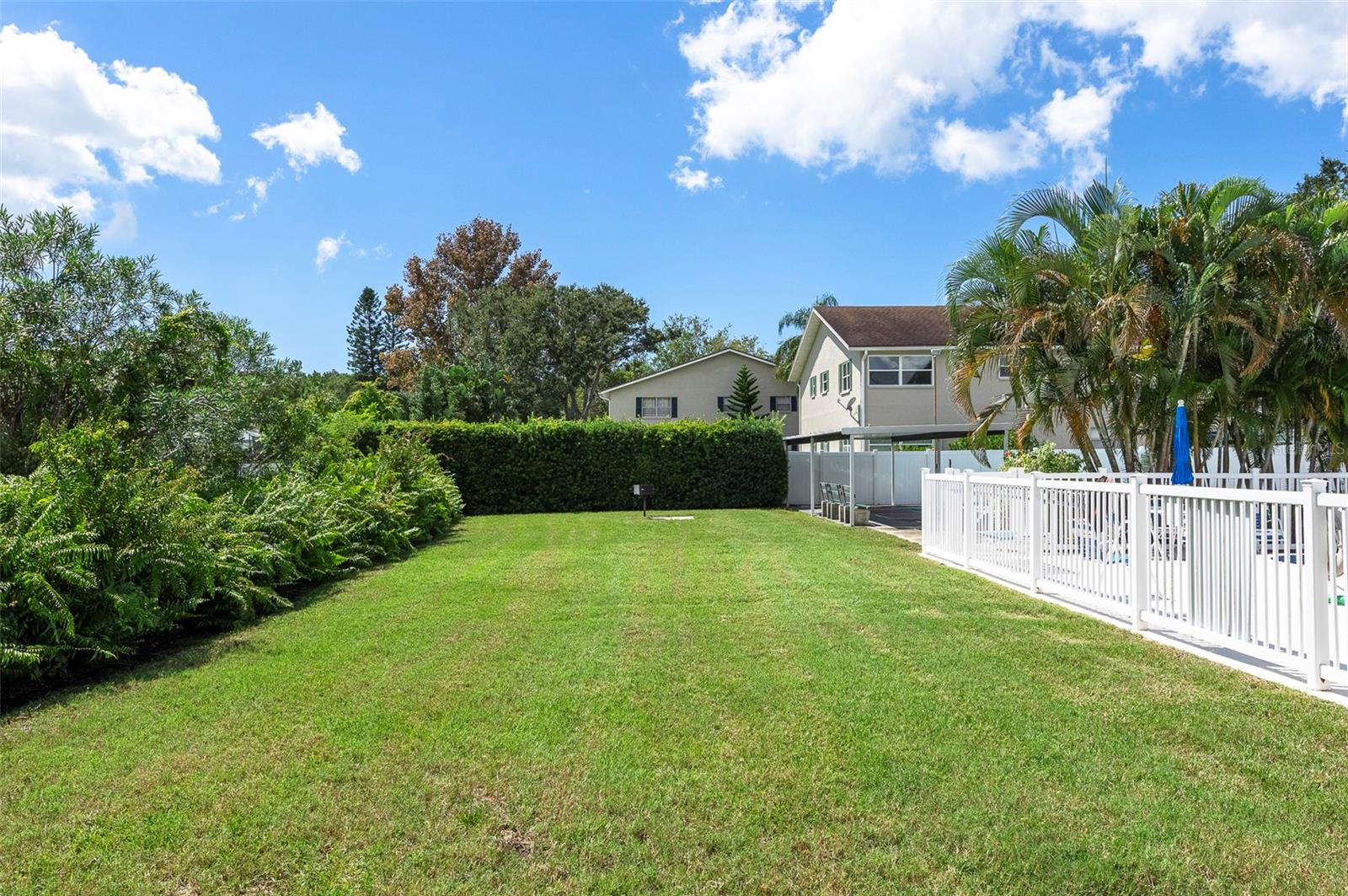 TWIN OAKS APTS - Residential