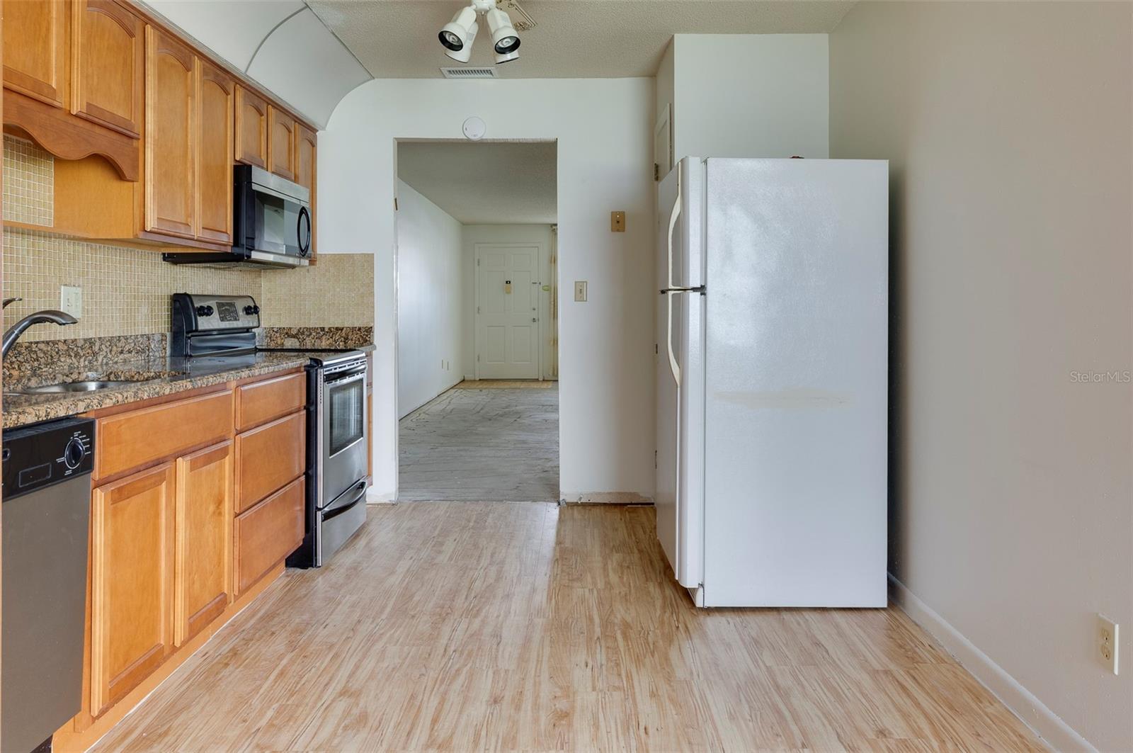 TWIN OAKS APTS - Residential