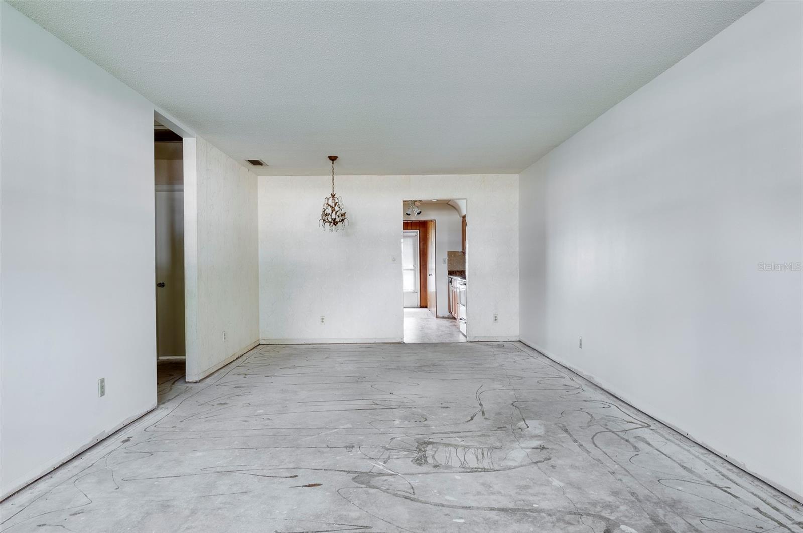 TWIN OAKS APTS - Residential
