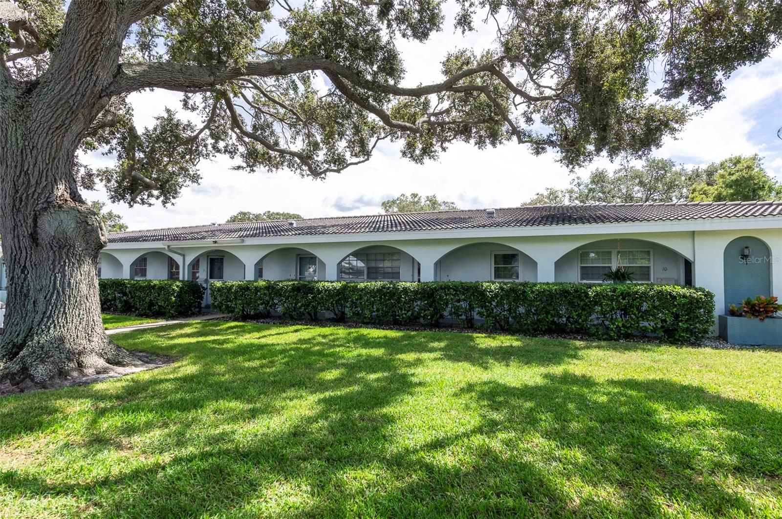 TWIN OAKS APTS - Residential