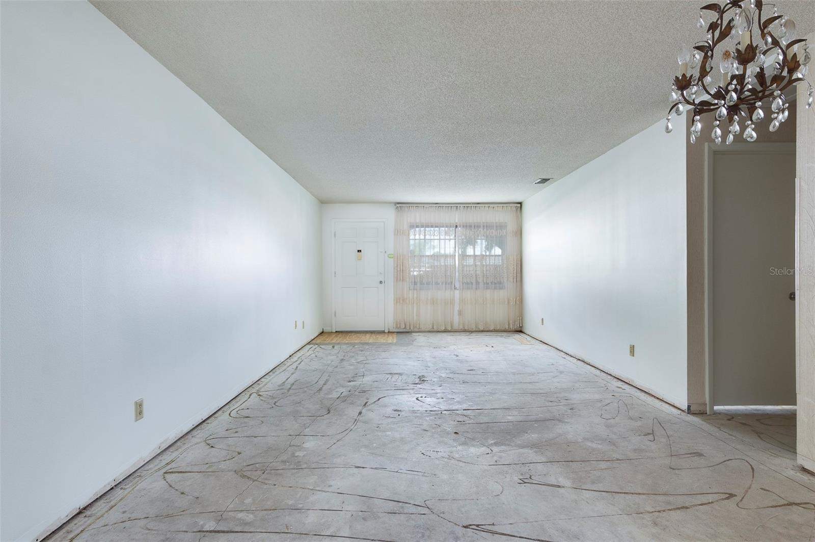 TWIN OAKS APTS - Residential