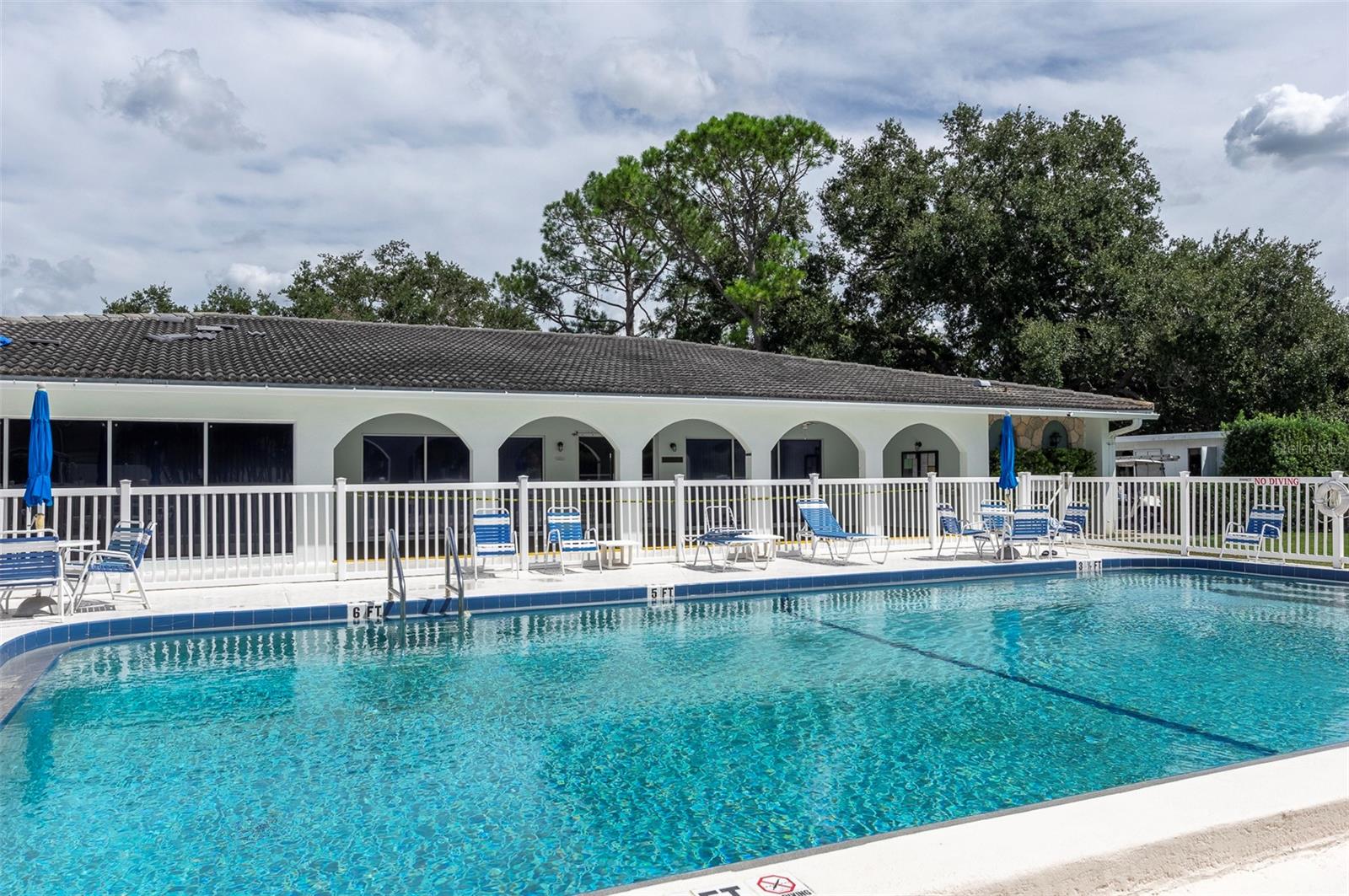 TWIN OAKS APTS - Residential