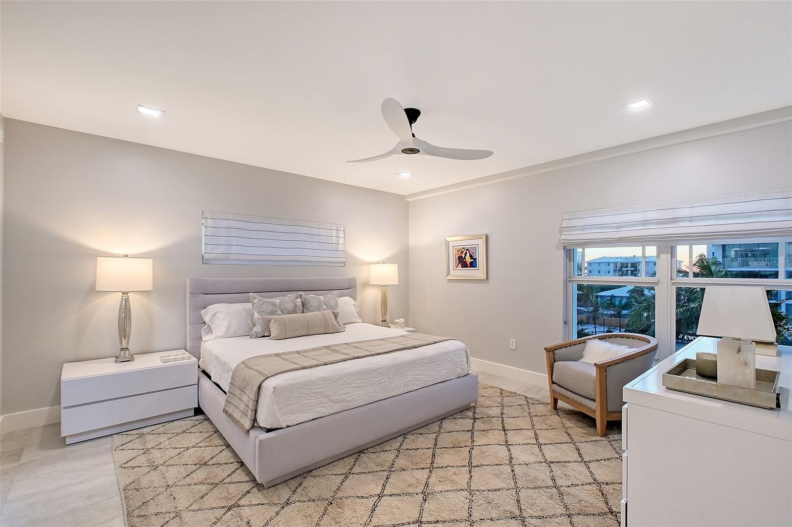 HARBOR VIEW ON GOLDEN GATE POINT - Residential