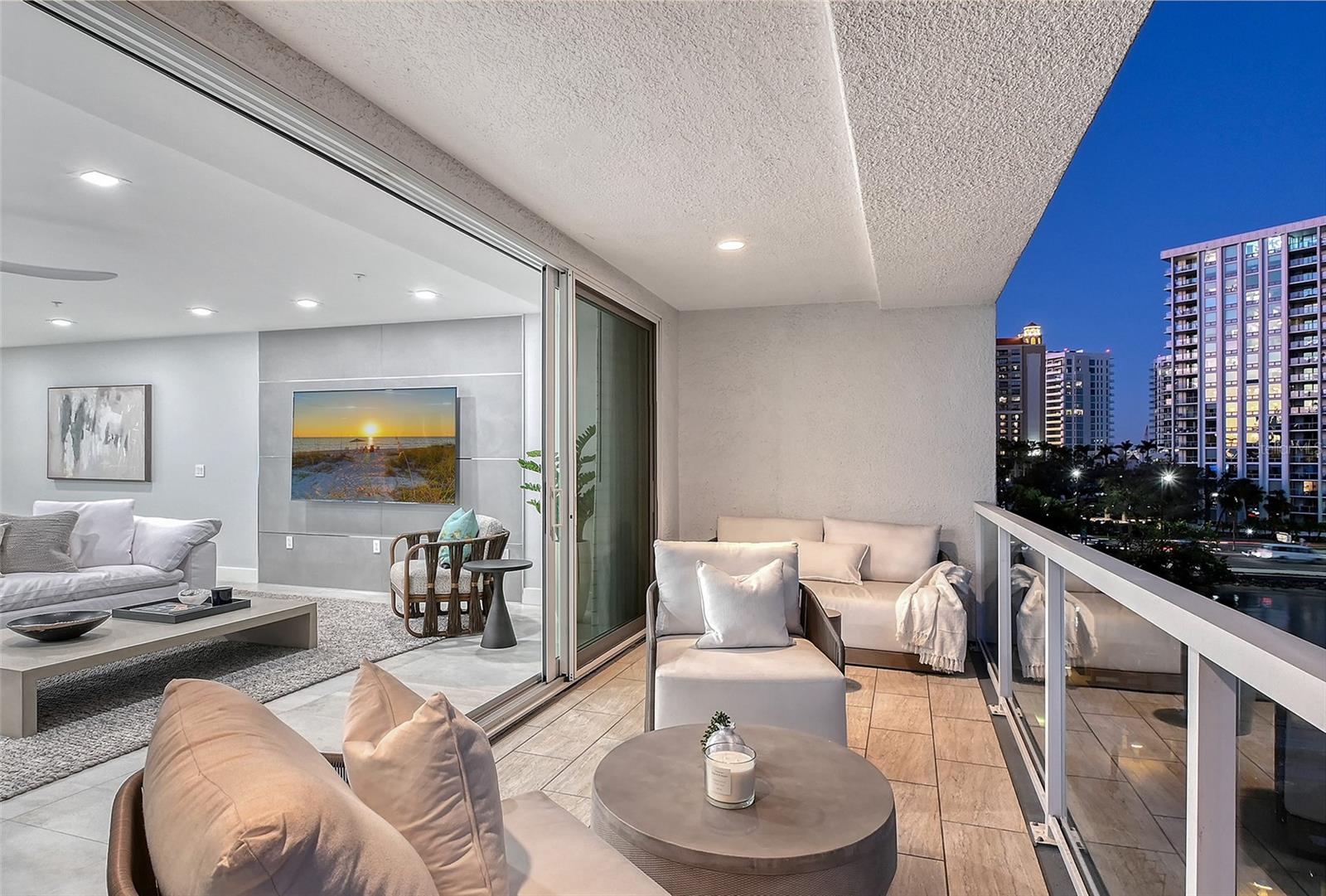 HARBOR VIEW ON GOLDEN GATE POINT - Residential