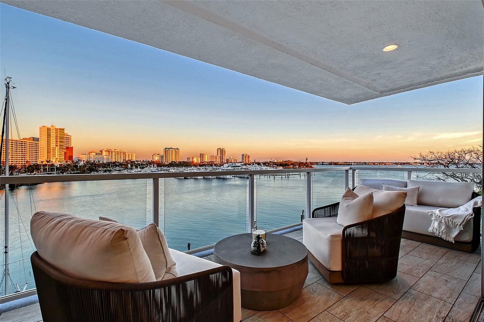 HARBOR VIEW ON GOLDEN GATE POINT - Residential