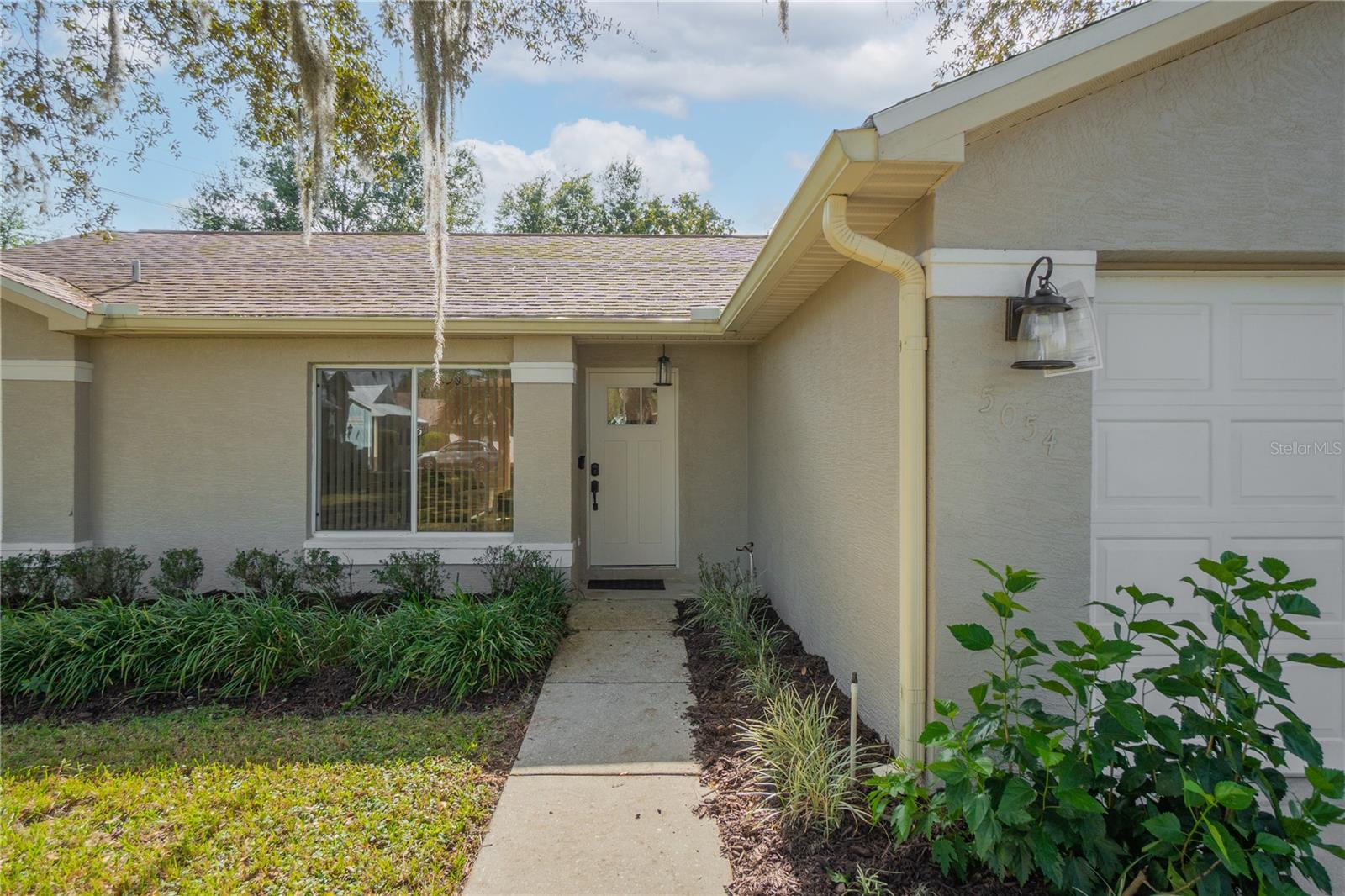 5054 W MAPLELEAF COURT