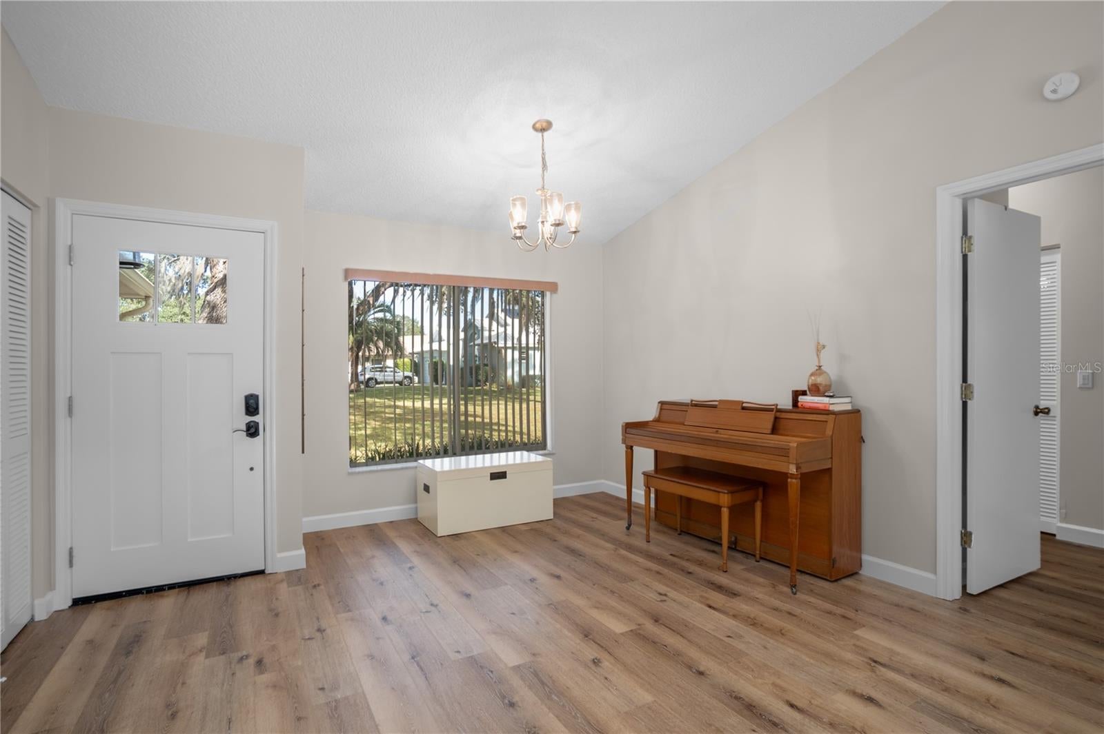 5054 W MAPLELEAF COURT