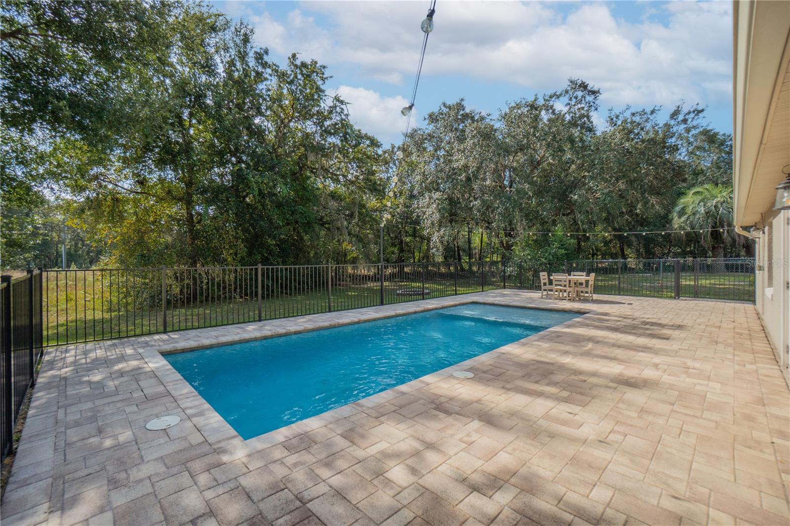 5054 W MAPLELEAF COURT
