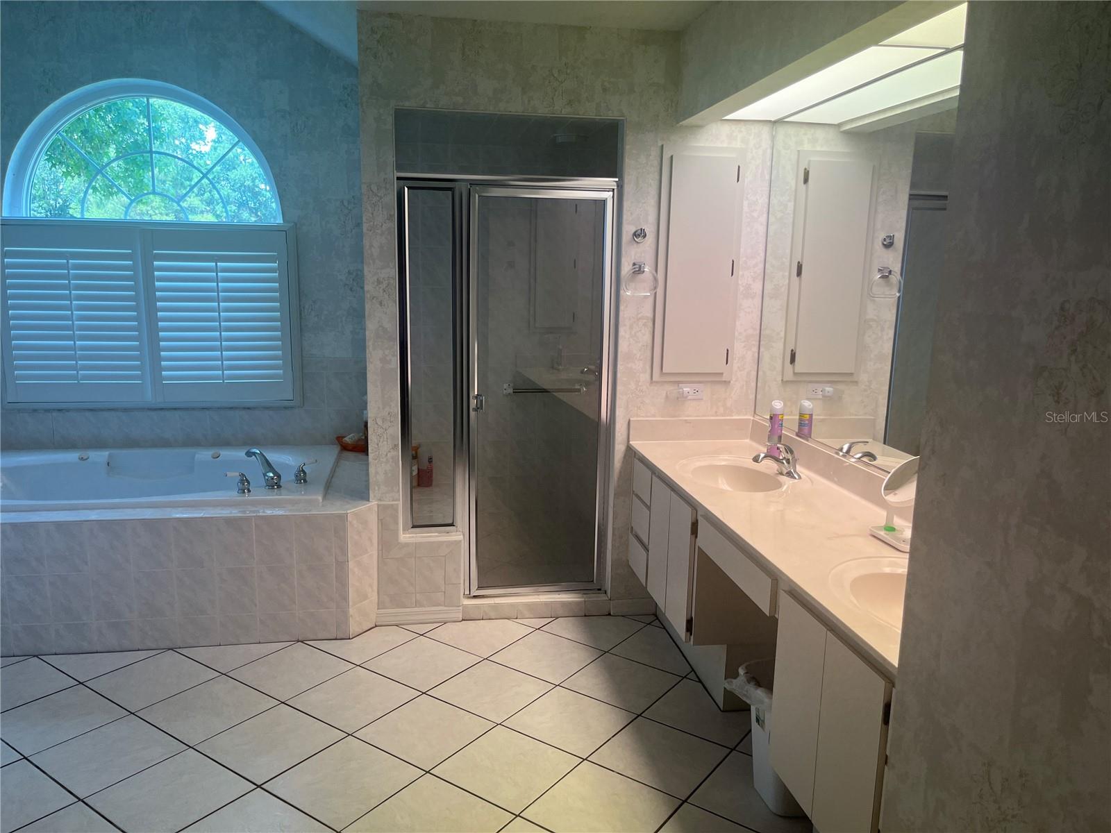 1302 E HARTFORD STREET