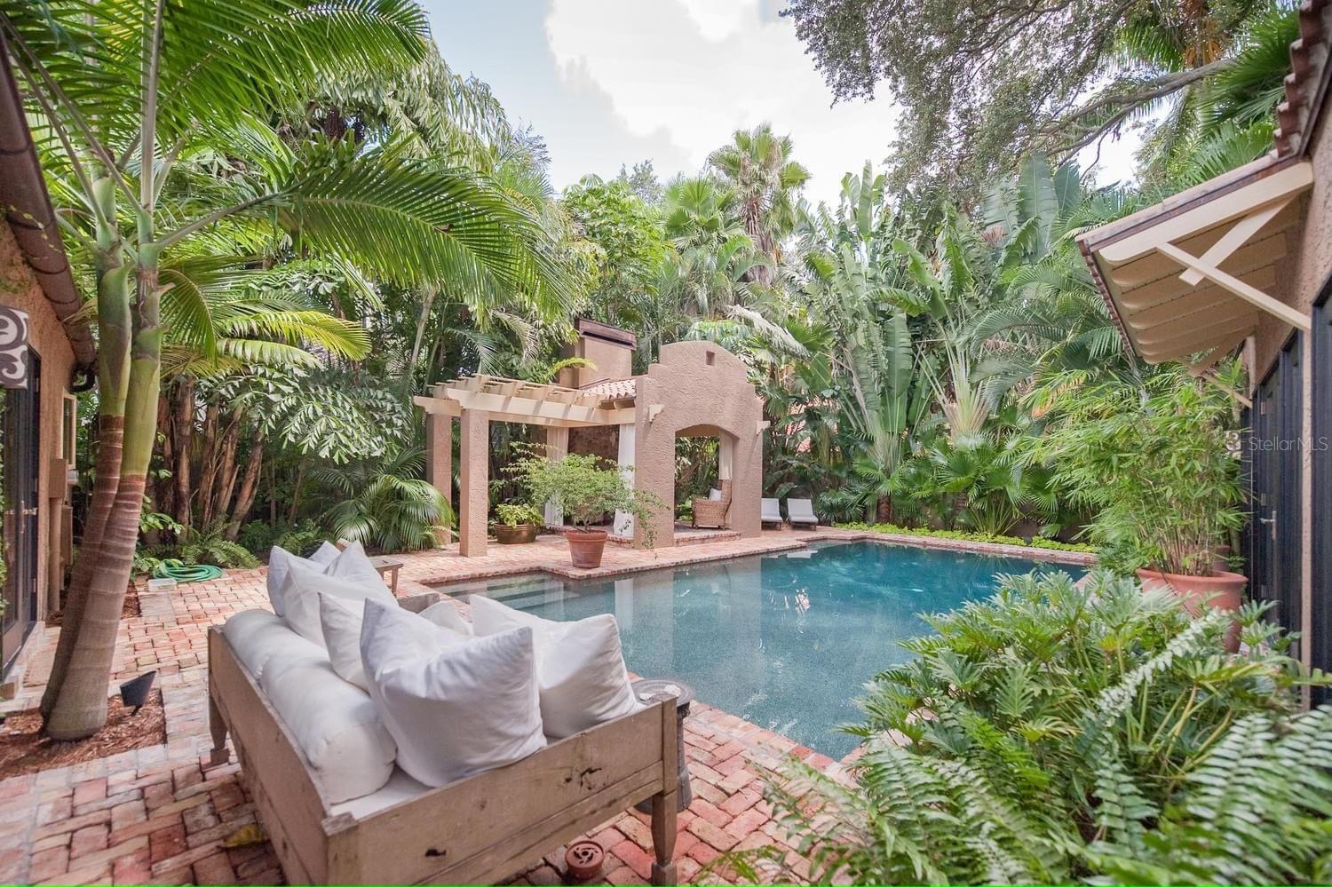 808 BRIGHTWATERS BOULEVARD NE