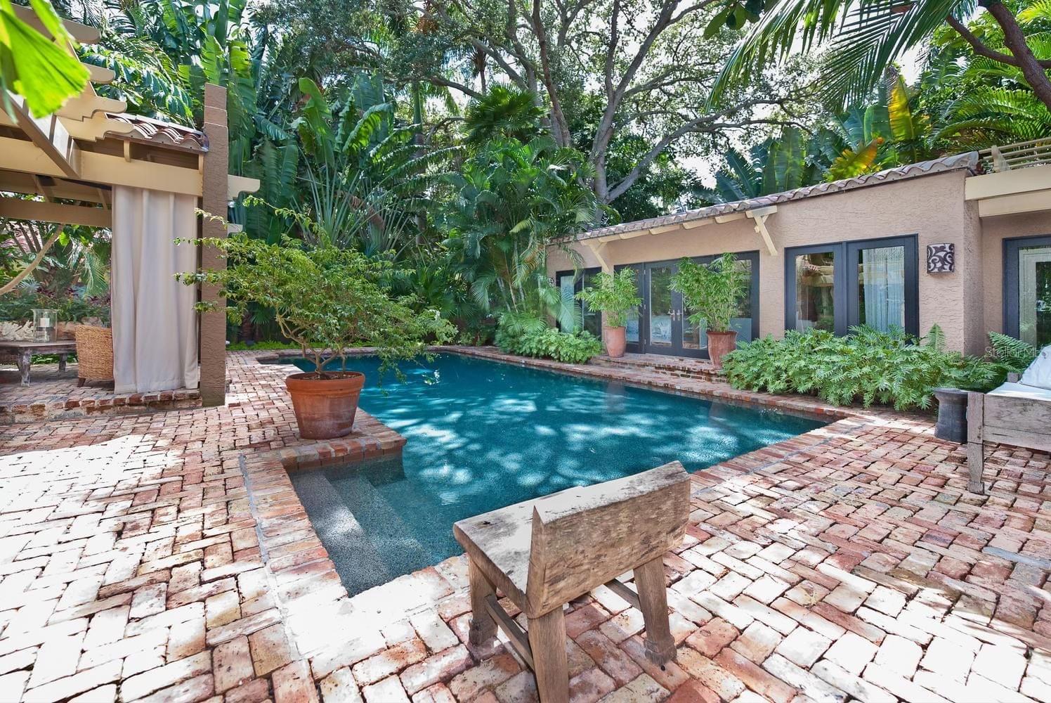 808 BRIGHTWATERS BOULEVARD NE