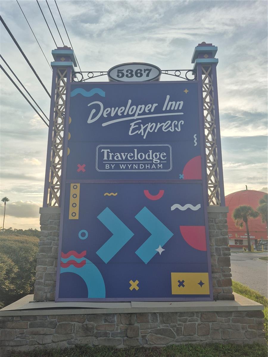 GREENPOINT ESSENTIAL HOTEL CONDO - Residential