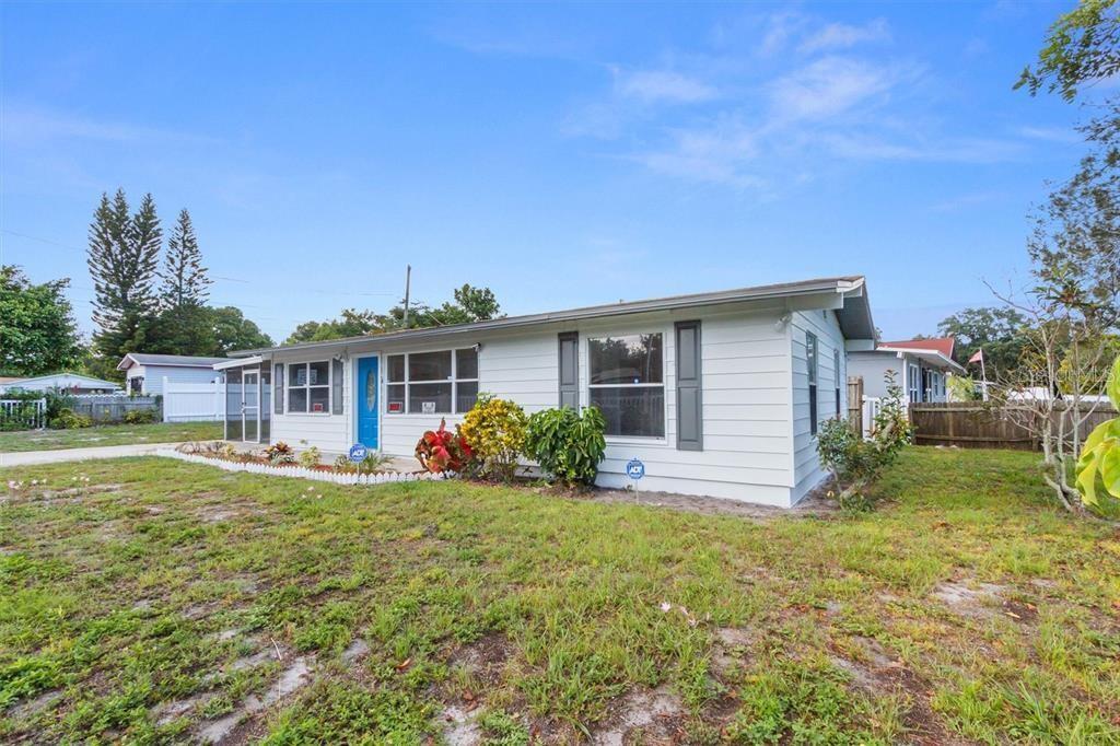 Charming 2-Bedroom Rental Just 10 Minutes from IR Beach! This inviting corner-lot home features 2 spacious bedrooms, 1 full bathroom, and a versatile bonus room—perfect for a home office, guest room, or extra living space. Conveniently located just 10 minutes from the beautiful shores of IR Beach, this rental places you close to everything—local stores, schools, parks, supermarkets, and more.
Whether you're looking for a comfortable place to call home or a sunny Florida rental close to the coast, this property checks all the boxes.
Available now—call today to schedule a showing!