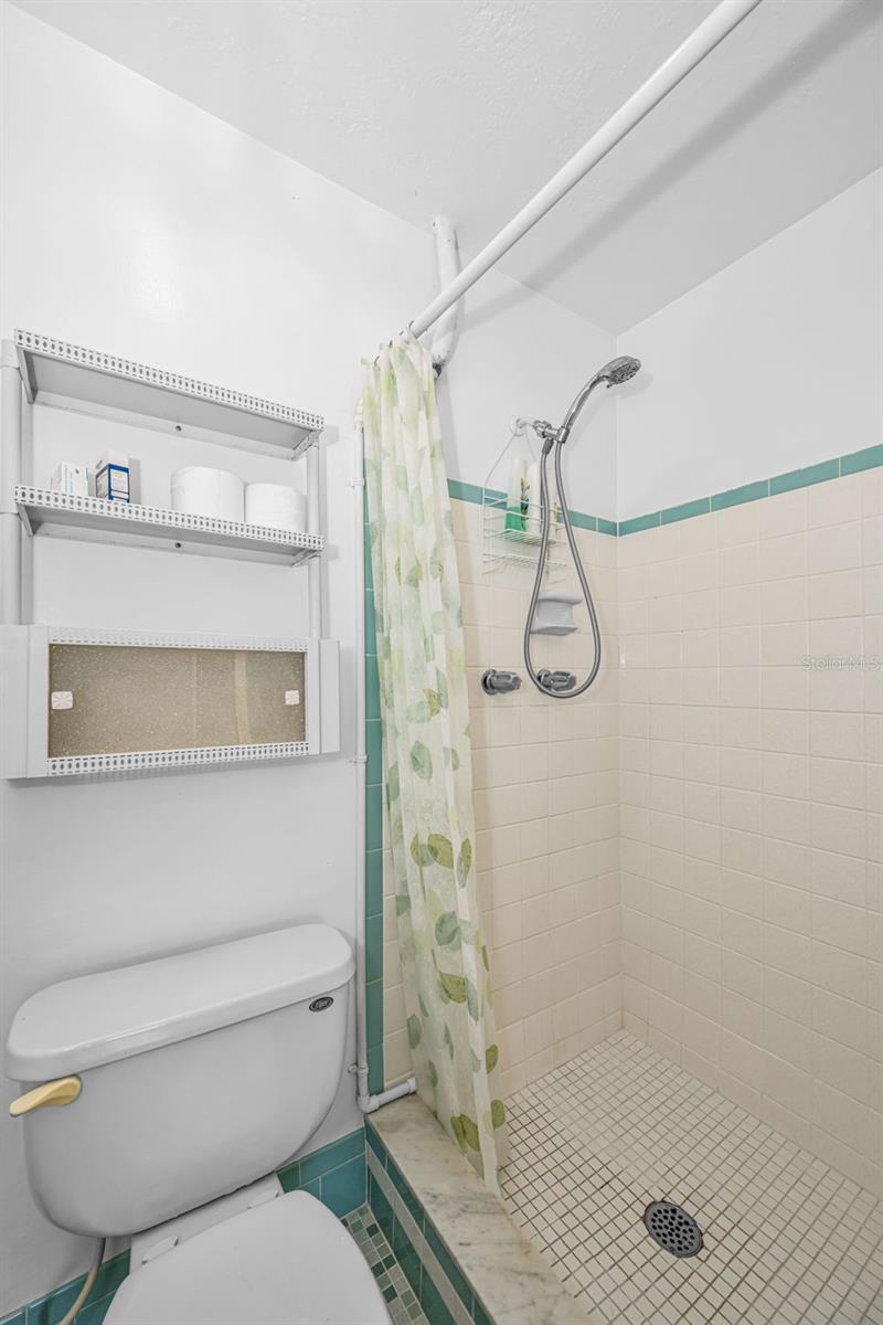 CREST RDG GARDENS - Residential