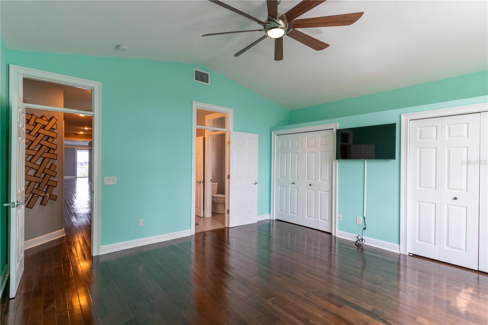 DOLPHINS LANDING - Residential