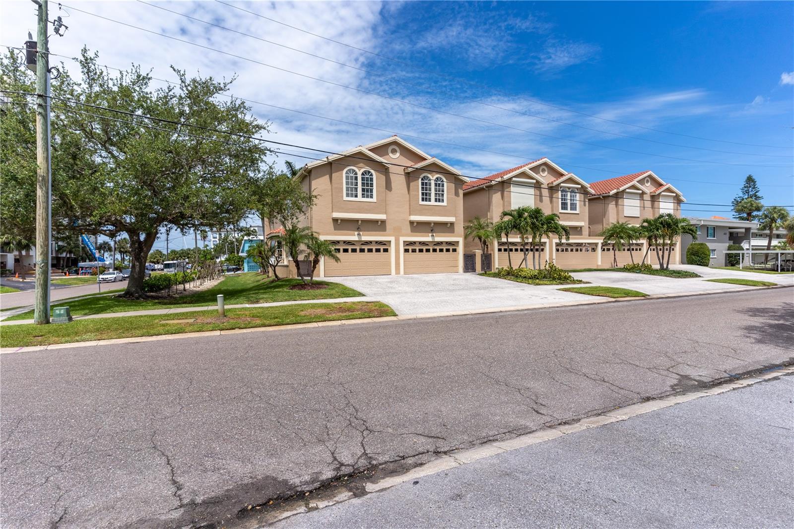 DOLPHINS LANDING - Residential