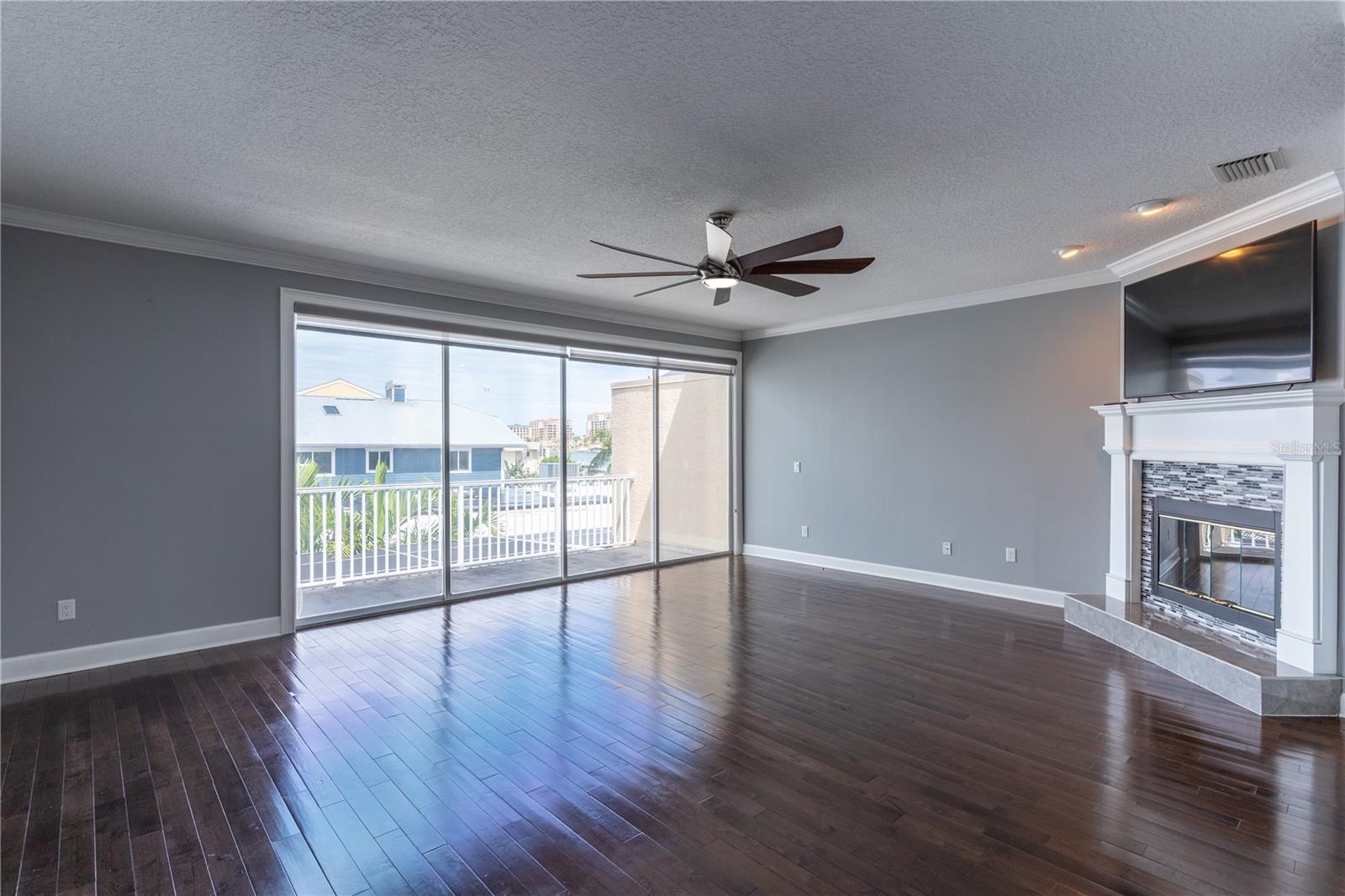 DOLPHINS LANDING - Residential