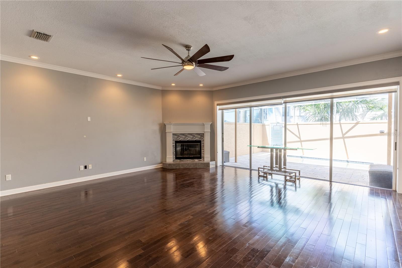 DOLPHINS LANDING - Residential
