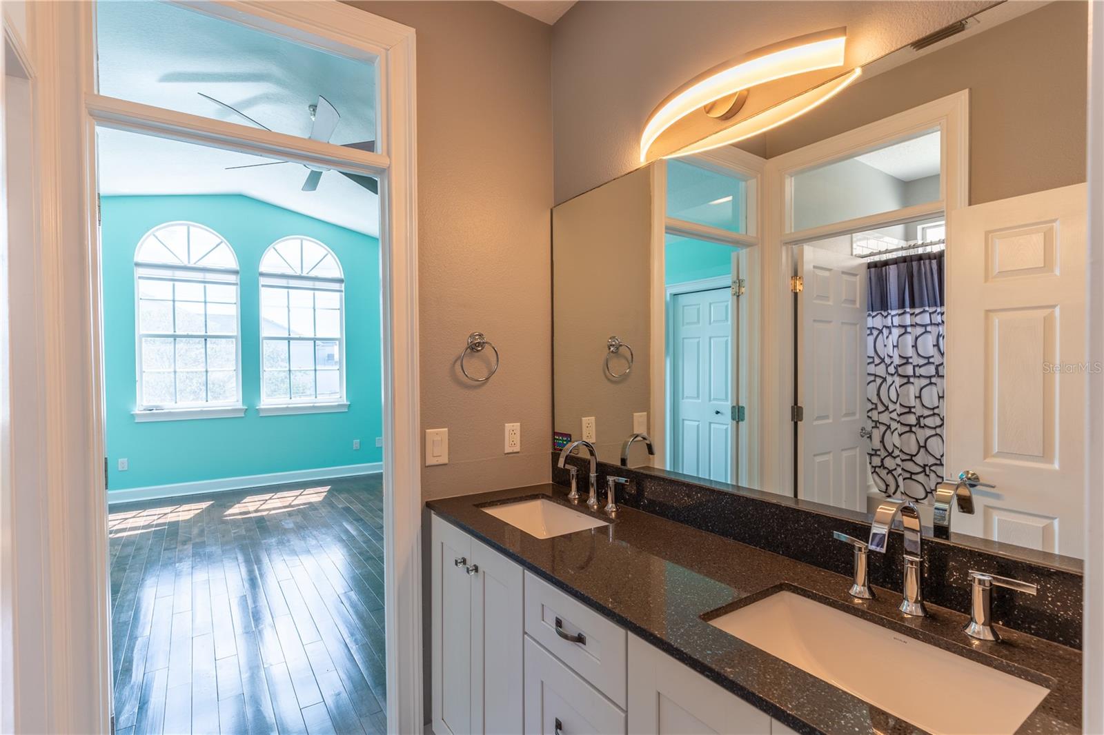 DOLPHINS LANDING - Residential