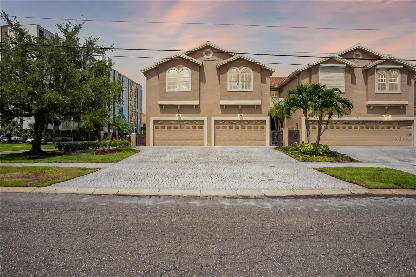 DOLPHINS LANDING - Residential
