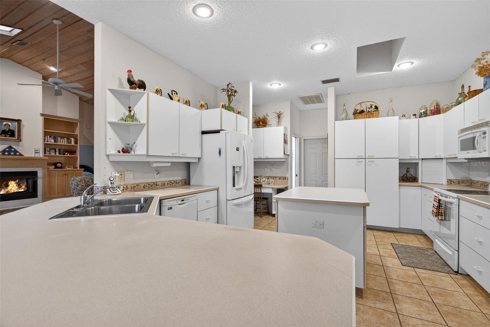 PARADISE COUNTRY CLUB - Residential