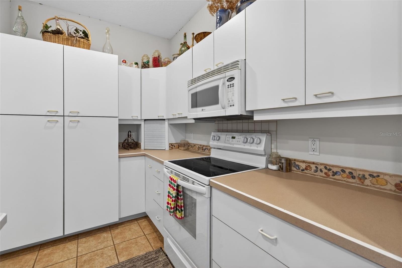 PARADISE COUNTRY CLUB - Residential