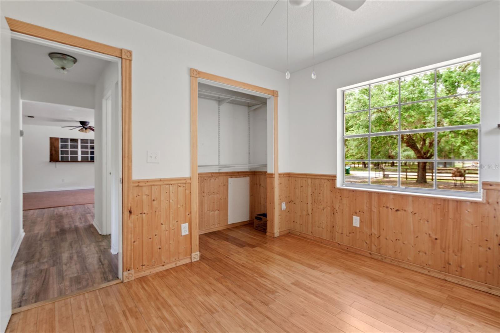 CRYSTAL MANOR UN 03 - Residential