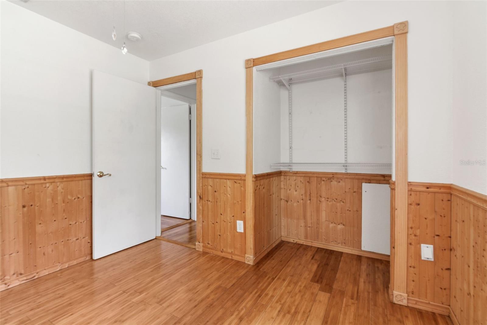 CRYSTAL MANOR UN 03 - Residential